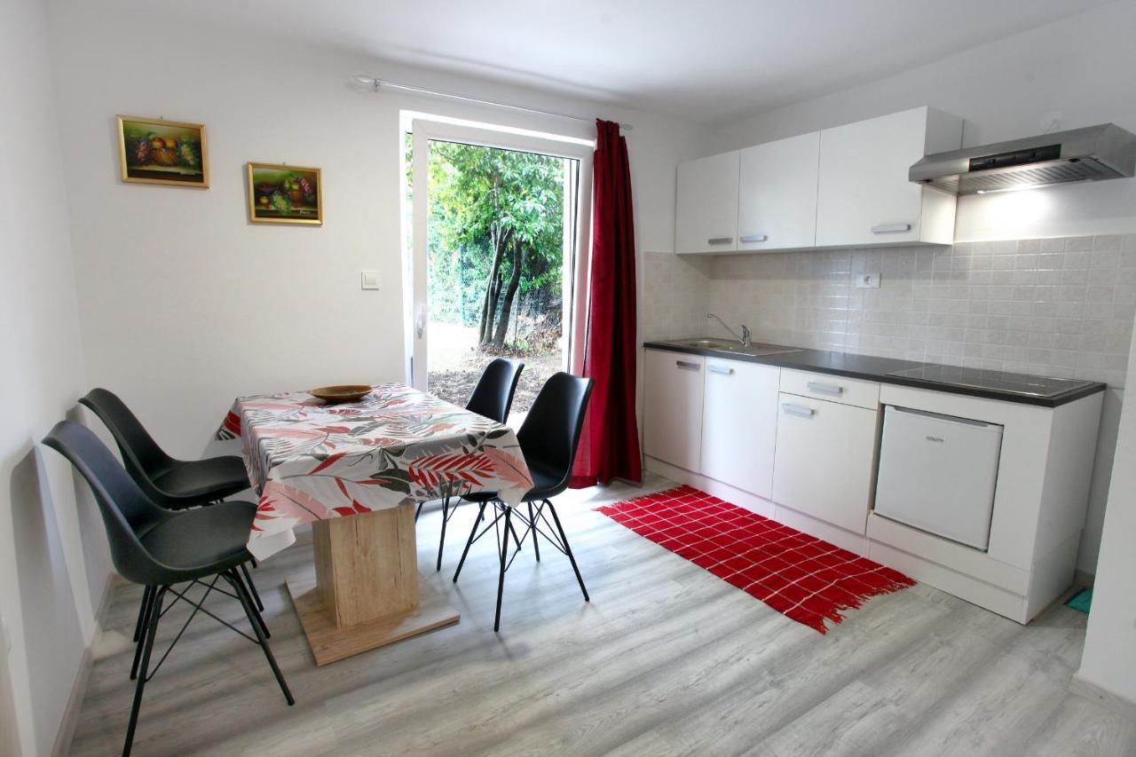 Hilltop Apartments Red & Blue Portoroz Bagian luar foto