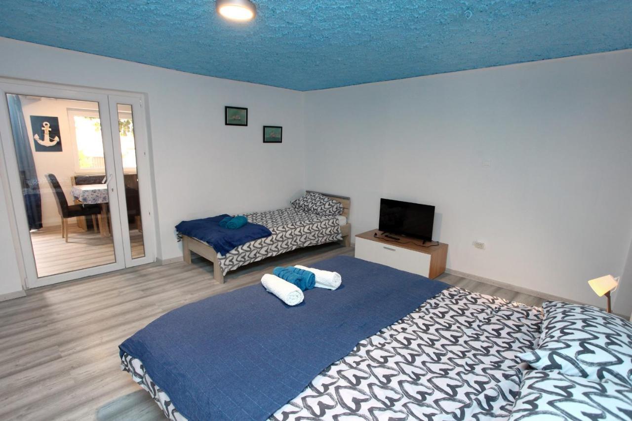 Hilltop Apartments Red & Blue Portoroz Bagian luar foto