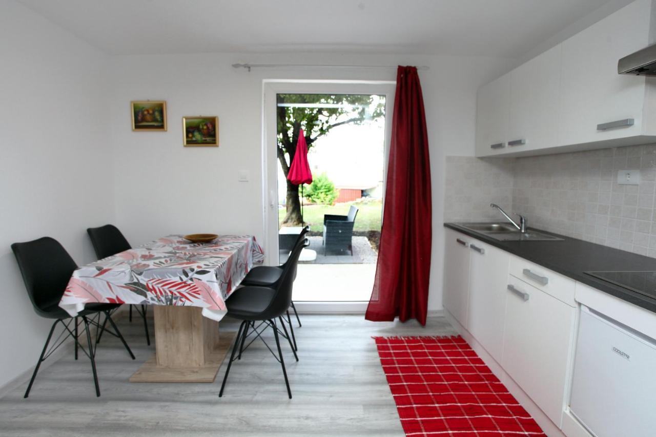 Hilltop Apartments Red & Blue Portoroz Bagian luar foto